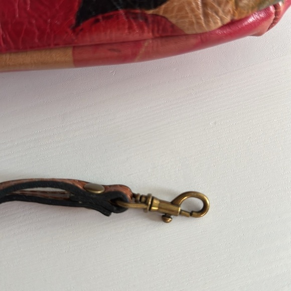 Patricia Nash Kiss Lock Pink Red Green Floral Wristlet NWOT - Picture 7 of 10